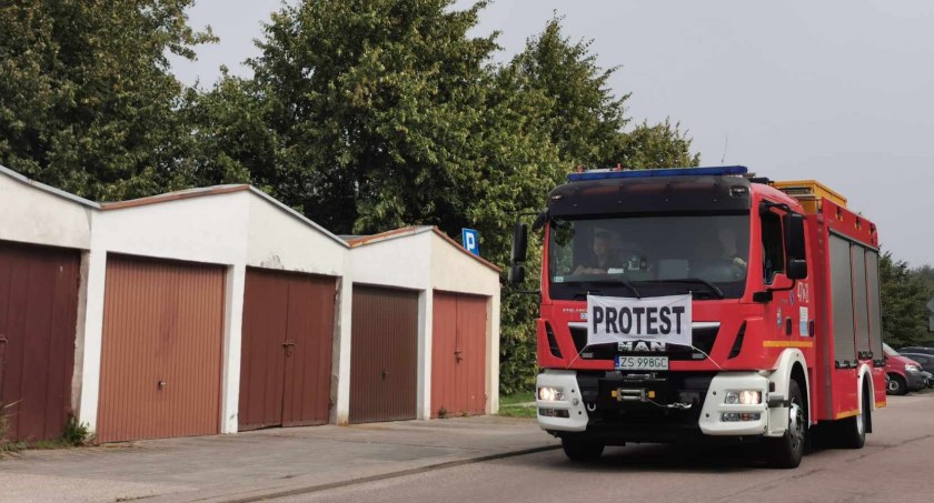 Straż Pożarna, „Ostry cień mgły” postawił strażaków - zdjęcie, fotografia