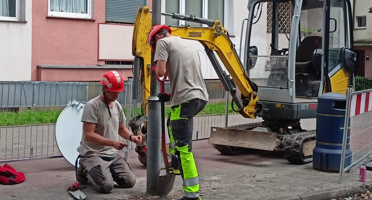 Wiadomości, Ruszyła wymiana oświetlenia głównej ulicy centrum - zdjęcie, fotografia