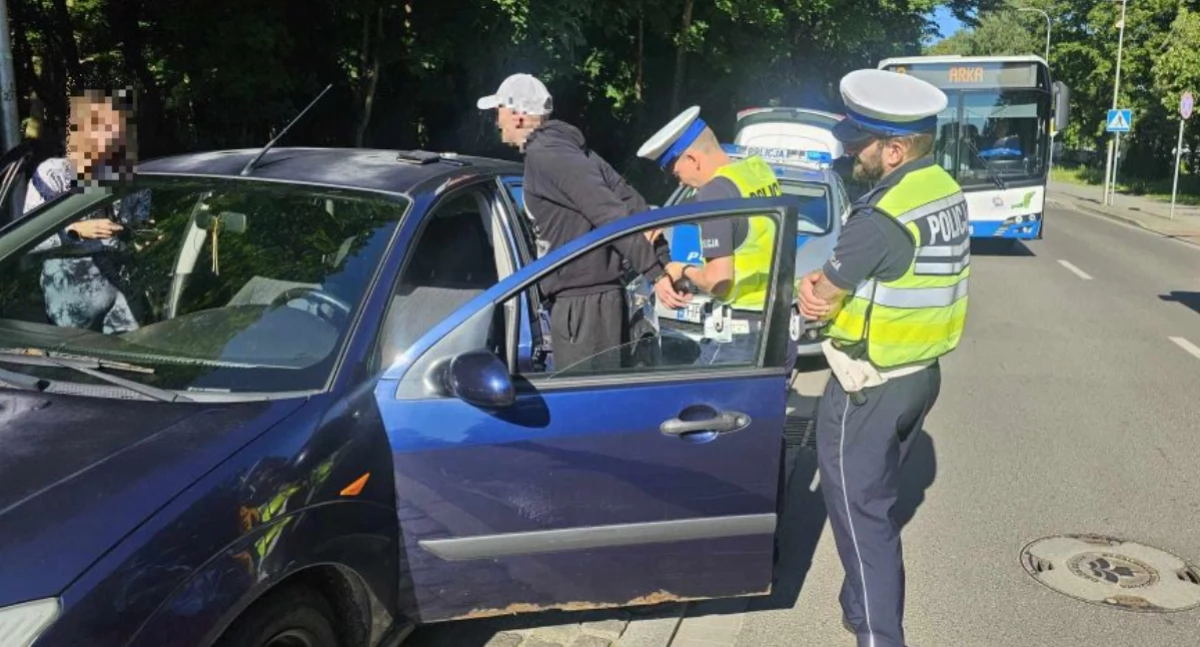 Kronika policyjna, Jechał uprawnień wpływem Zatrzymała policja - zdjęcie, fotografia