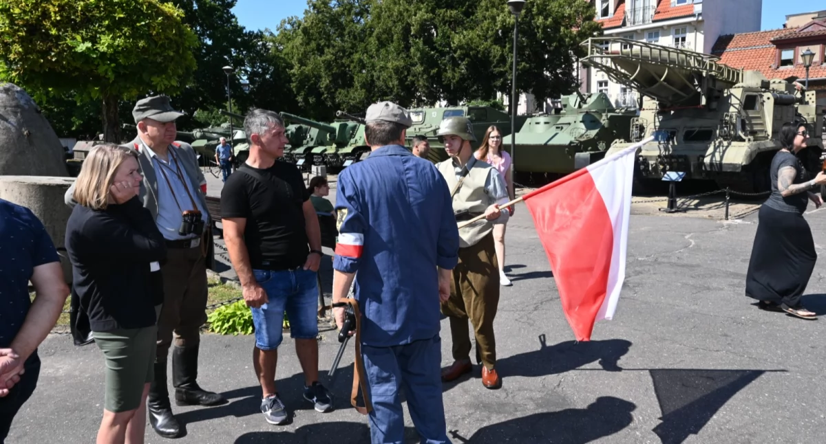Historia, rocznica Powstania Warszawskiego kołobrzeskim muzeum - zdjęcie, fotografia