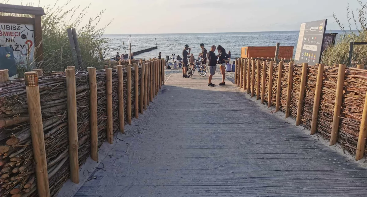 Wiadomości, Ekologicznie estetycznie zejścia plażę umocnione specjalnym materiałem - zdjęcie, fotografia