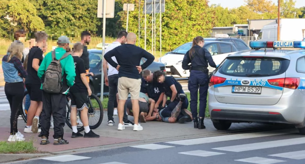 Kronika policyjna, Zaatakował osoby pomoc ruszyli świadkowie zdarzenia zdjęcia - zdjęcie, fotografia