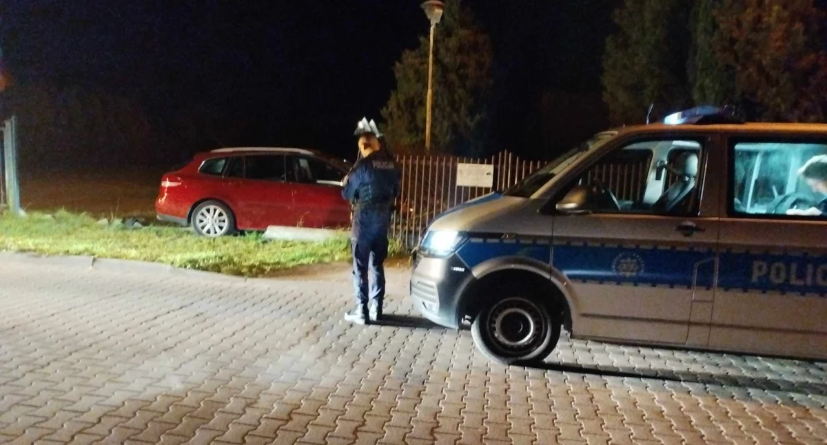 Kronika policyjna, Pijany wjechał płot Zatrzymali świadkowie - zdjęcie, fotografia