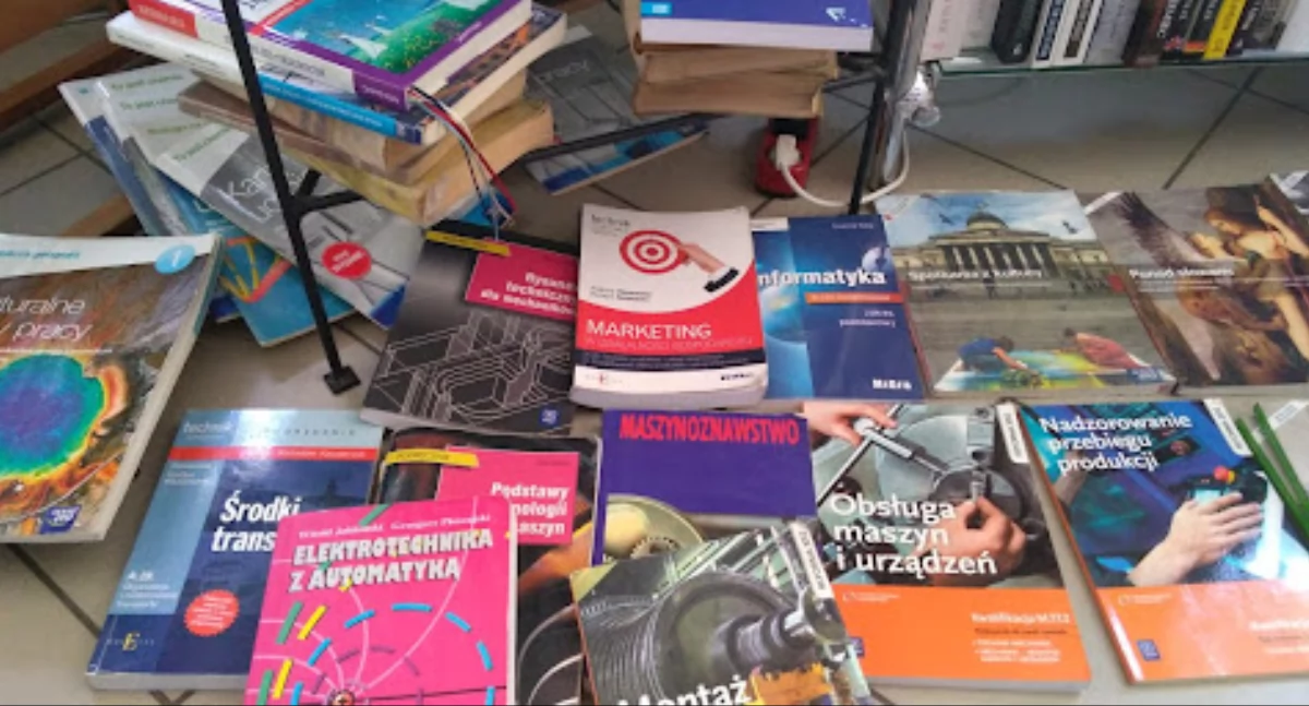 Wiadomości, Szukasz podręczników szkoły Przyjdź specjalny kiermasz - zdjęcie, fotografia
