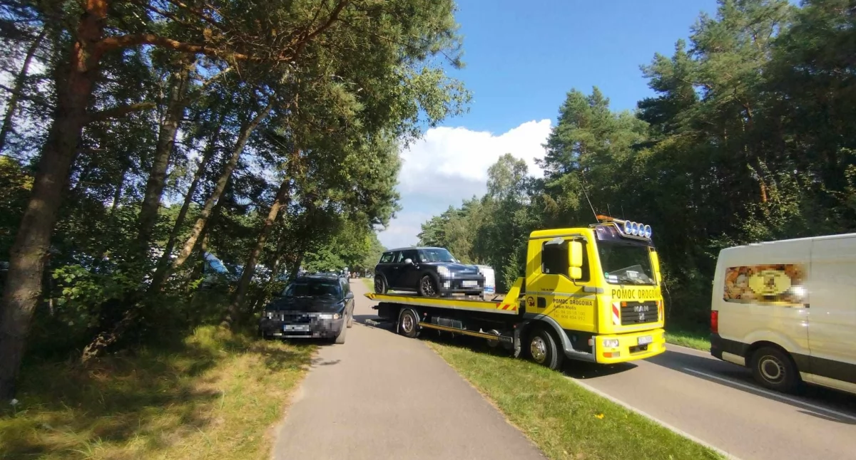 Wiadomości, Policja odholowuje zaparkowane kolejna akcja - zdjęcie, fotografia
