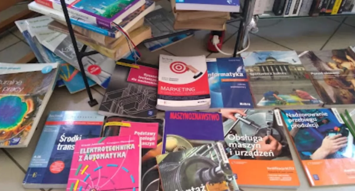 Wiadomości, Szukasz podręczników szkoły dziś specjalny kiermasz - zdjęcie, fotografia