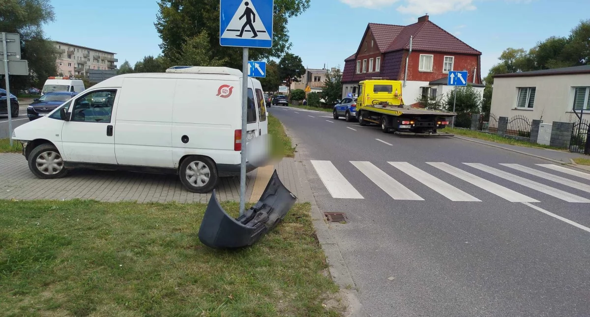 Wypadki drogowe, Pijany kierowca spowodował zdarzenie rondzie - zdjęcie, fotografia