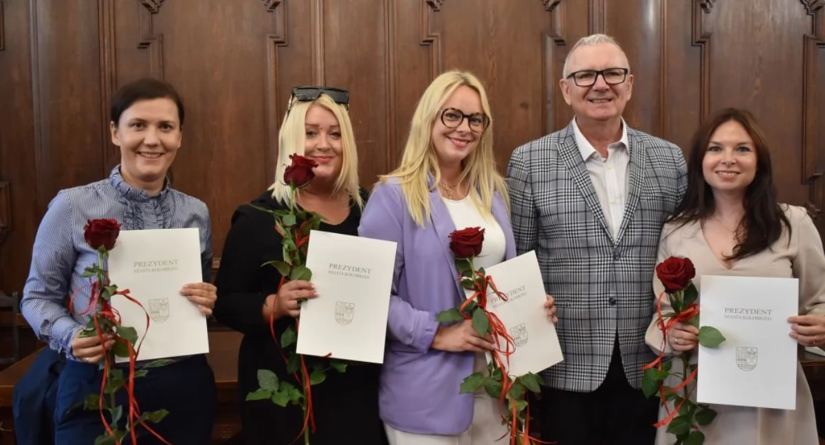 Wiadomości, Złożyli ślubowanie odebrali kolejny stopień awansu zawodowego - zdjęcie, fotografia