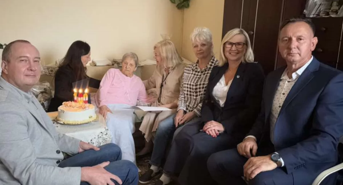 Wiadomości, urodziny mieszkanki Gminy Ustronie Morskie - zdjęcie, fotografia