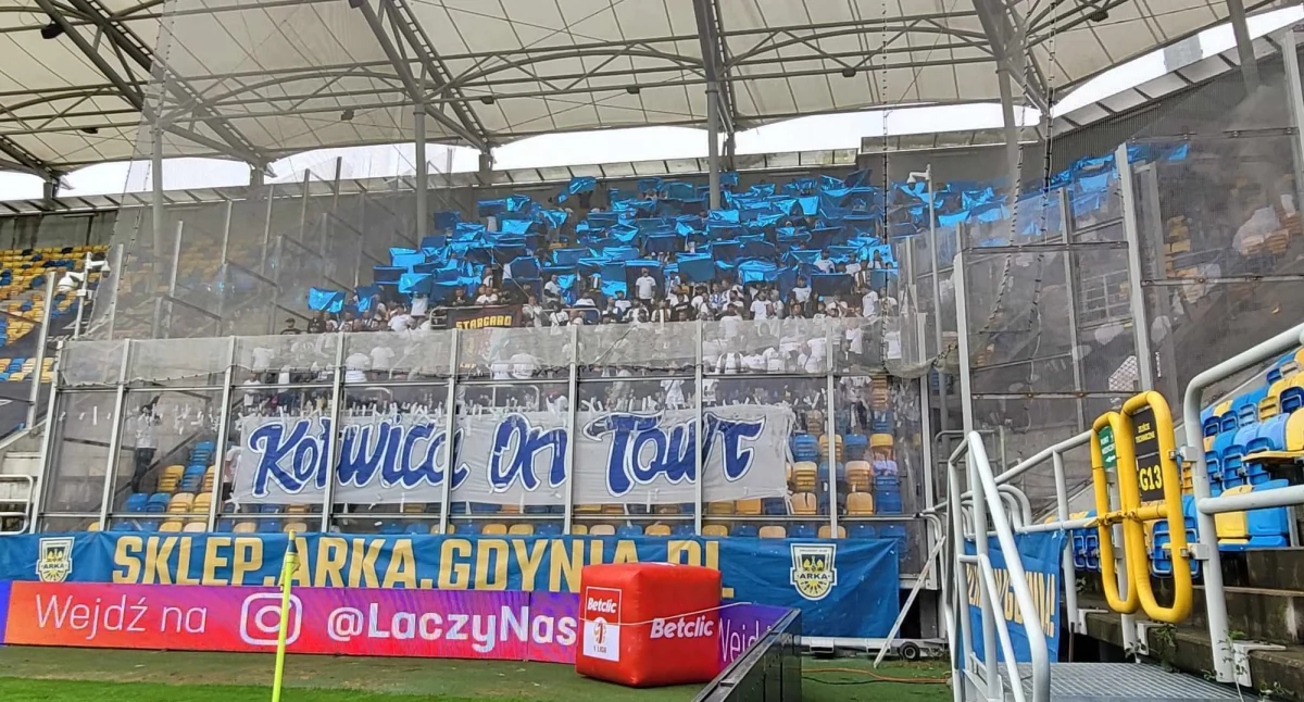 Piłka nożna, Wysoka porażka Gdyni Kotwica przegrała Arką - zdjęcie, fotografia