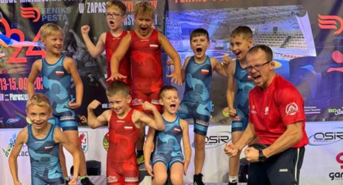 Zapasy, Dziesięć medali kołobrzeski zapaśników - zdjęcie, fotografia
