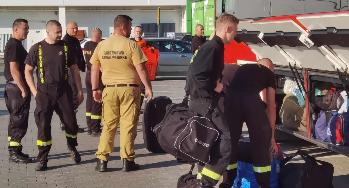 Wiadomości, walka powodzią Kolejni strażacy żołnierzy Kołobrzegu wyjechało południe kraju - zdjęcie, fotografia