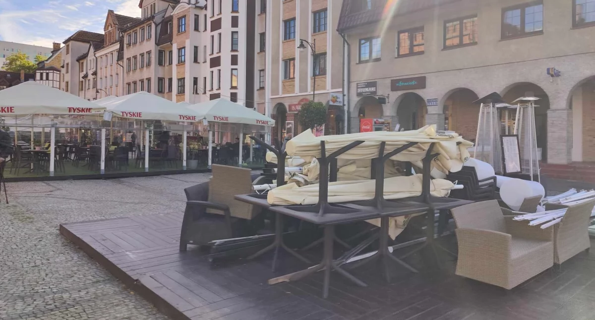 Wiadomości, placu ratuszowym opustoszało posiedzimy ogródkach - zdjęcie, fotografia