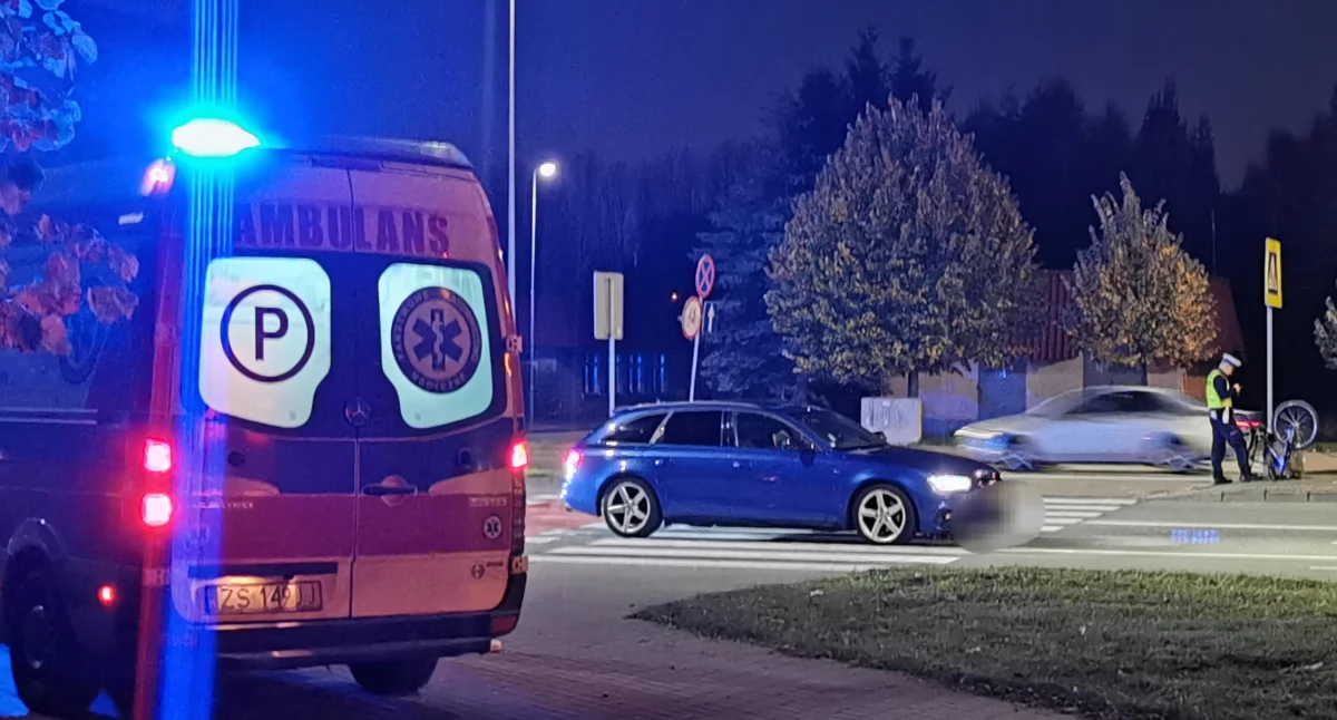 Wypadki drogowe, Potrącenie rowerzysty przejeździe rowerowym - zdjęcie, fotografia