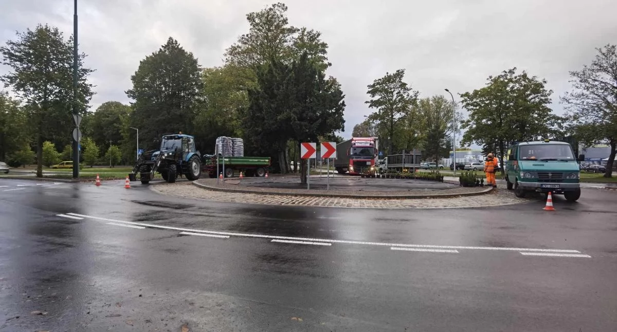 Komunikaty, Wszystkich Świętych Zmiana organizacji ruchu cmentarzu - zdjęcie, fotografia
