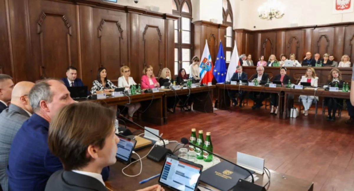 Wiadomości, Adrian Tomicki kontrolować radnych radni skontrolują Tomickiego - zdjęcie, fotografia