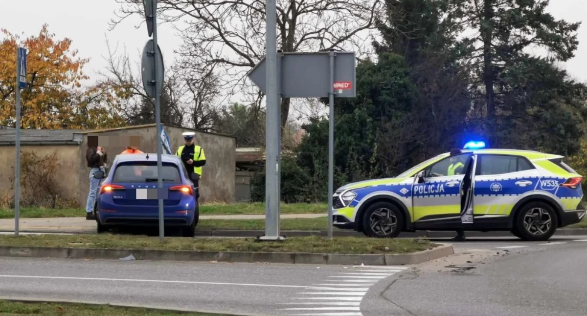 Wypadki drogowe, Zderzenie dwóch Kierowały młode kobiety jedna uderzyła - zdjęcie, fotografia