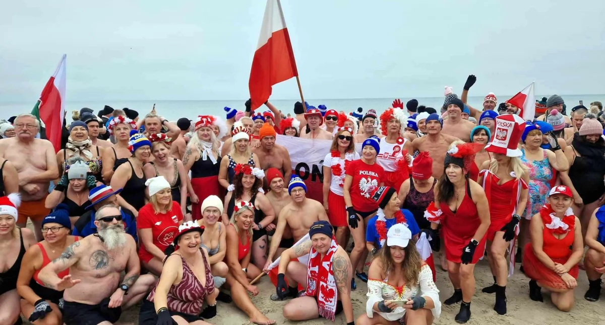 Wiadomości, Biało czerwone morsowanie [zdjęcia] - zdjęcie, fotografia