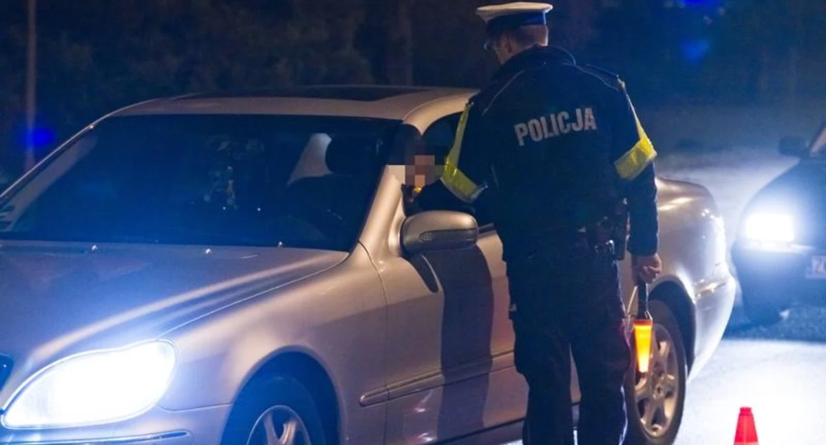 Kronika policyjna, Pijani kółkiem kierowcy wpadli jednego - zdjęcie, fotografia