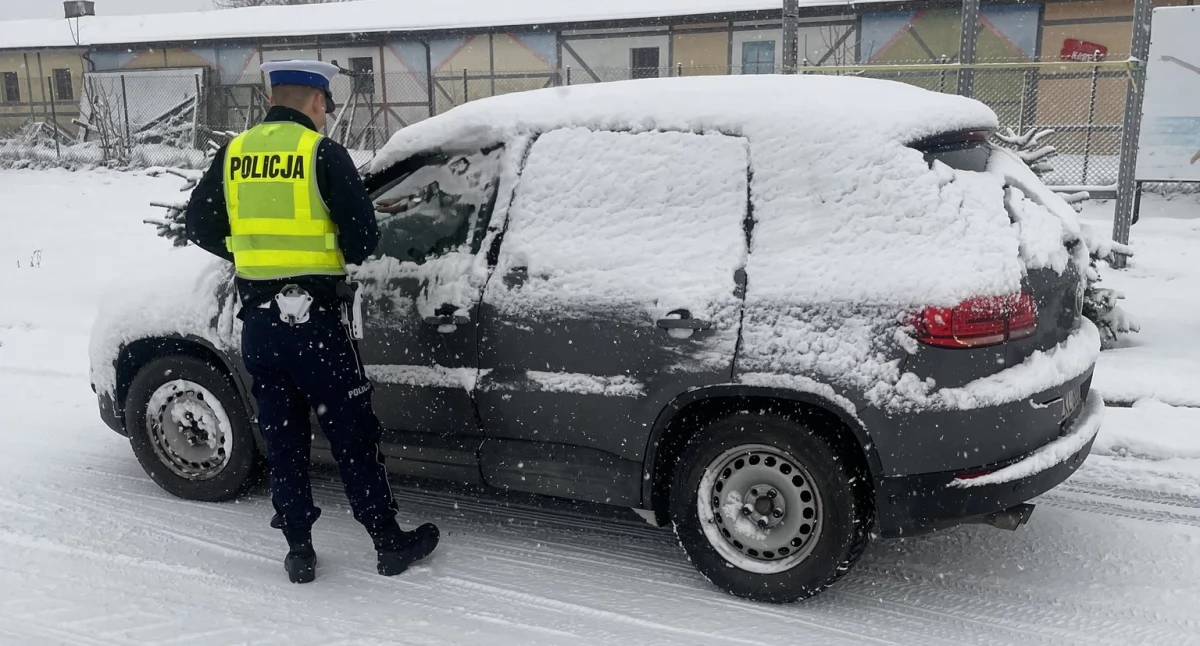 Kronika policyjna, Uwaga kierowcy! Posypały pierwsze mandaty nieodśnieżone pojazdy - zdjęcie, fotografia