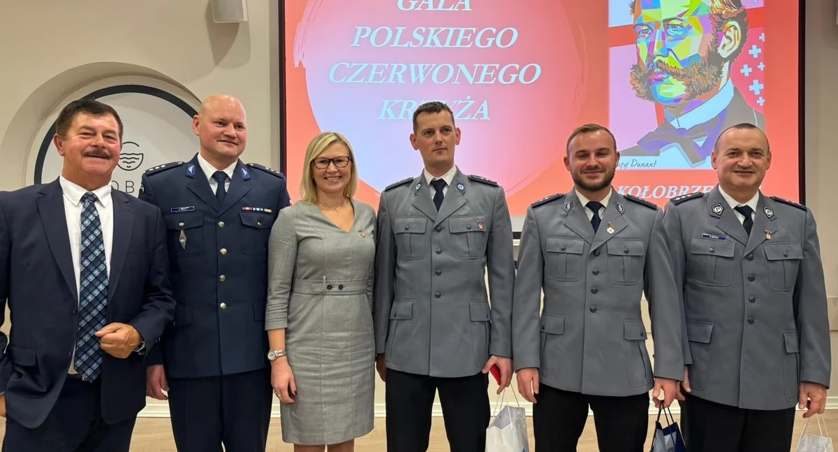 Wiadomości, policjanci oddali razem litrów - zdjęcie, fotografia