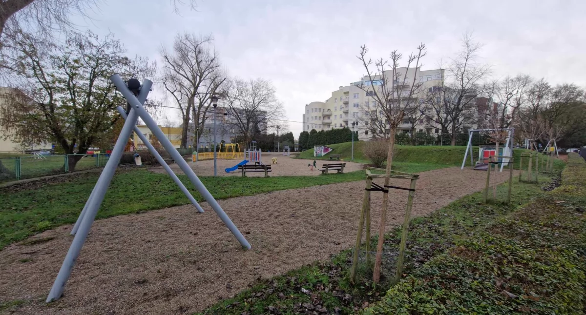 Inwestycje, Duże zainteresowanie modernizacją najstarszego mieście placu zabaw - zdjęcie, fotografia