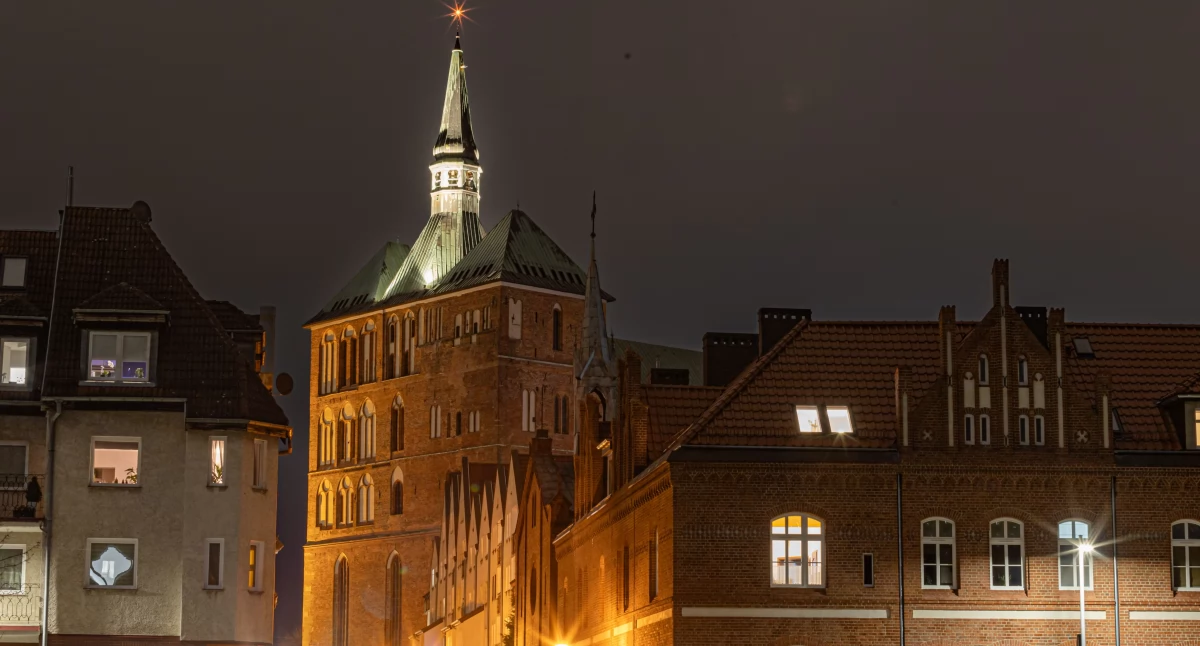 Wiadomości, Iluminacja kołobrzeskiej katedry - zdjęcie, fotografia