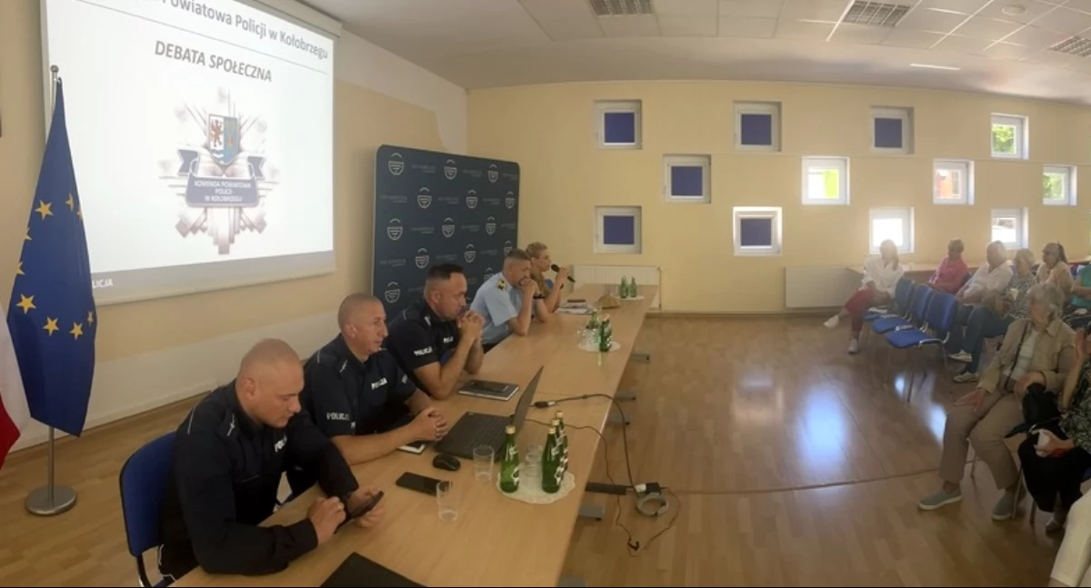 Wiadomości, Cyberzagrożenia Debata społeczna komendzie policji - zdjęcie, fotografia
