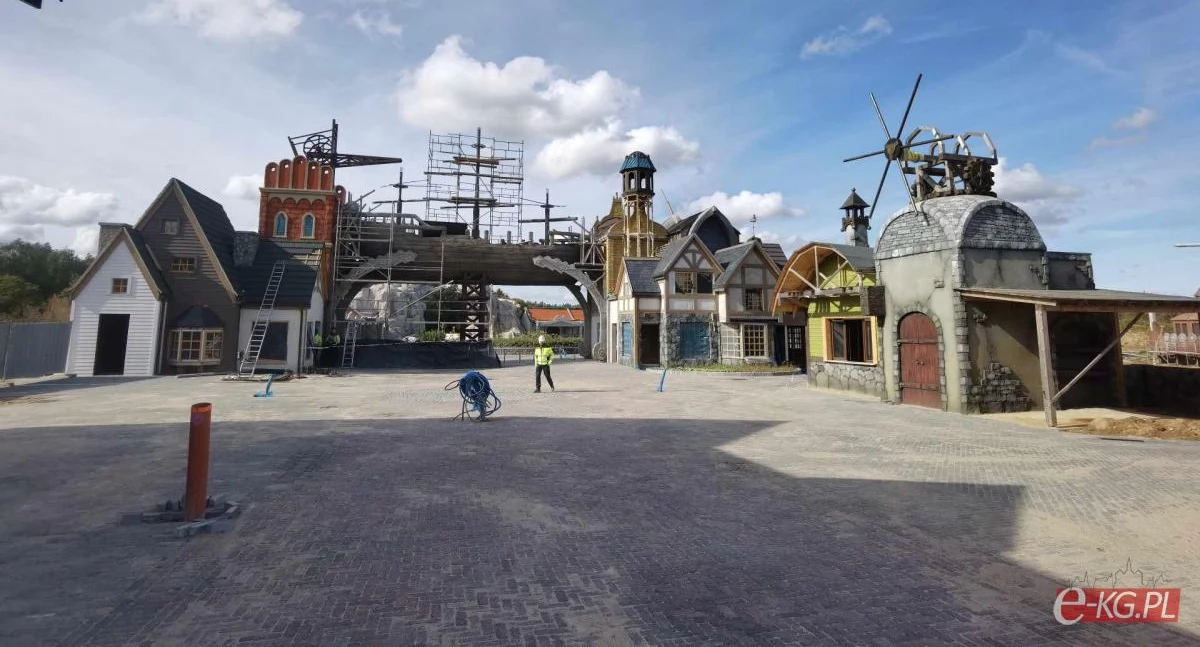 Wiadomości, Rozrywki Hossoland rozpoczął rekrutację pracę znajdzie ponad osób - zdjęcie, fotografia