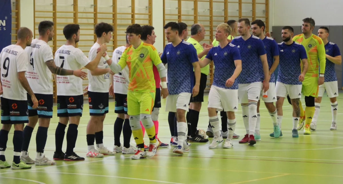 Piłka nożna, Futsalowe derby kompleksie Milenium - zdjęcie, fotografia