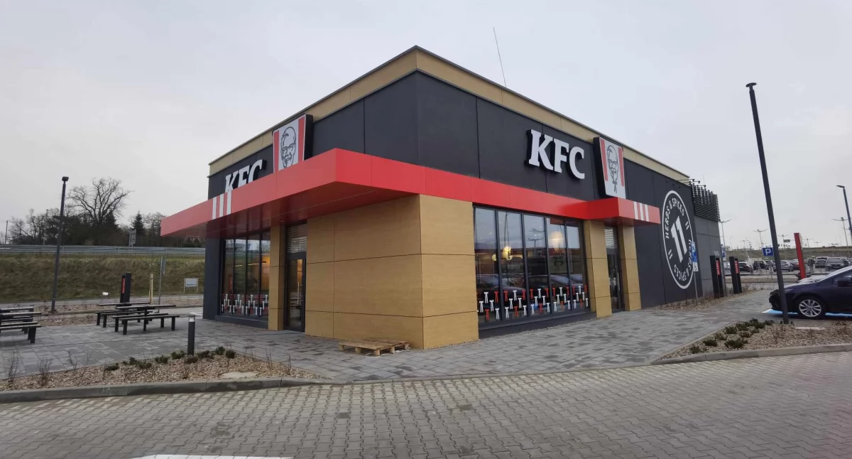 Wiadomości, zmienia datę otwarcia restauracji - zdjęcie, fotografia