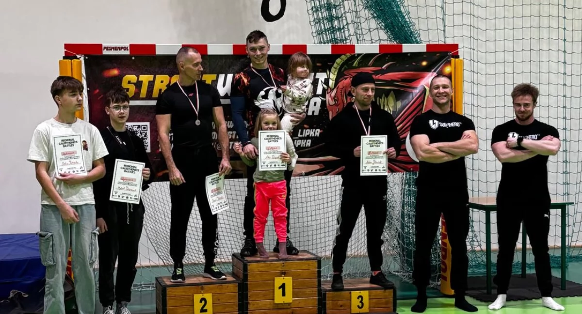 Inne Sporty, Robił pompki Funkcjonariusz najlepszy zawodach Regional Calisthenics Battles - zdjęcie, fotografia