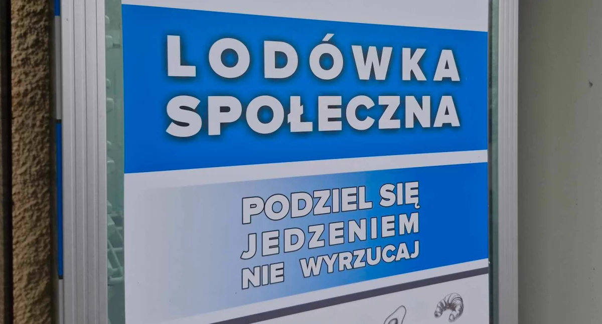 Wiadomości, Lodówka społeczna świeci pustkami Podzielmy którzy potrzebują  - zdjęcie, fotografia