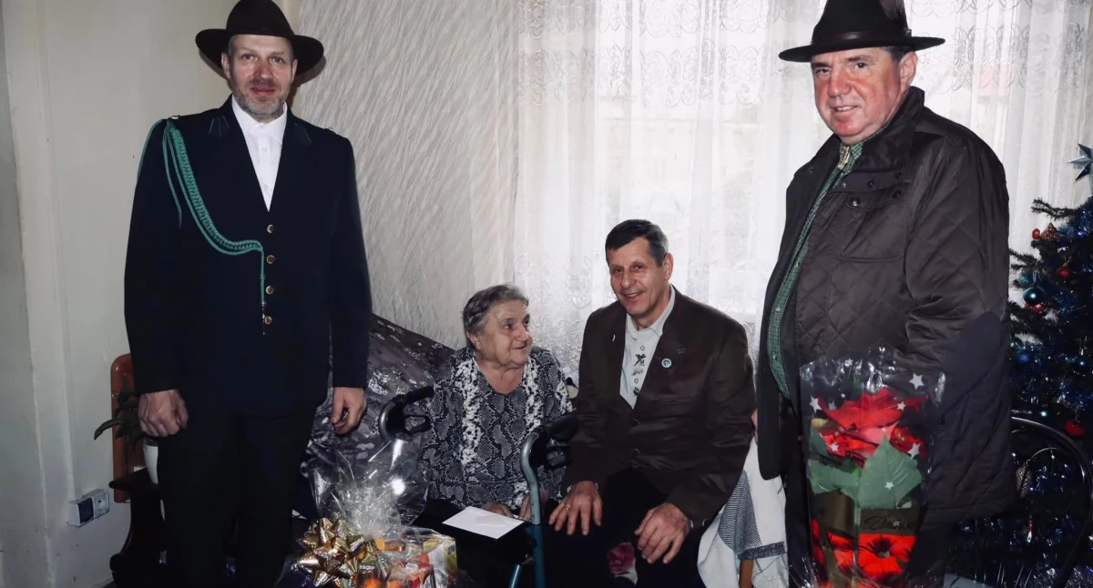 Wiadomości, Myśliwi wcielili rolę mikołajów - zdjęcie, fotografia
