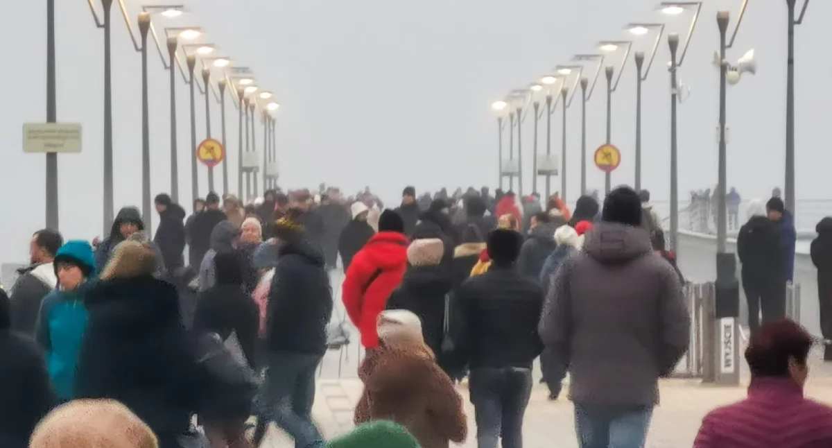 Wiadomości, wygląda Kołobrzeg międzyświąteczny weekend Tłumy spacerowiczów - zdjęcie, fotografia