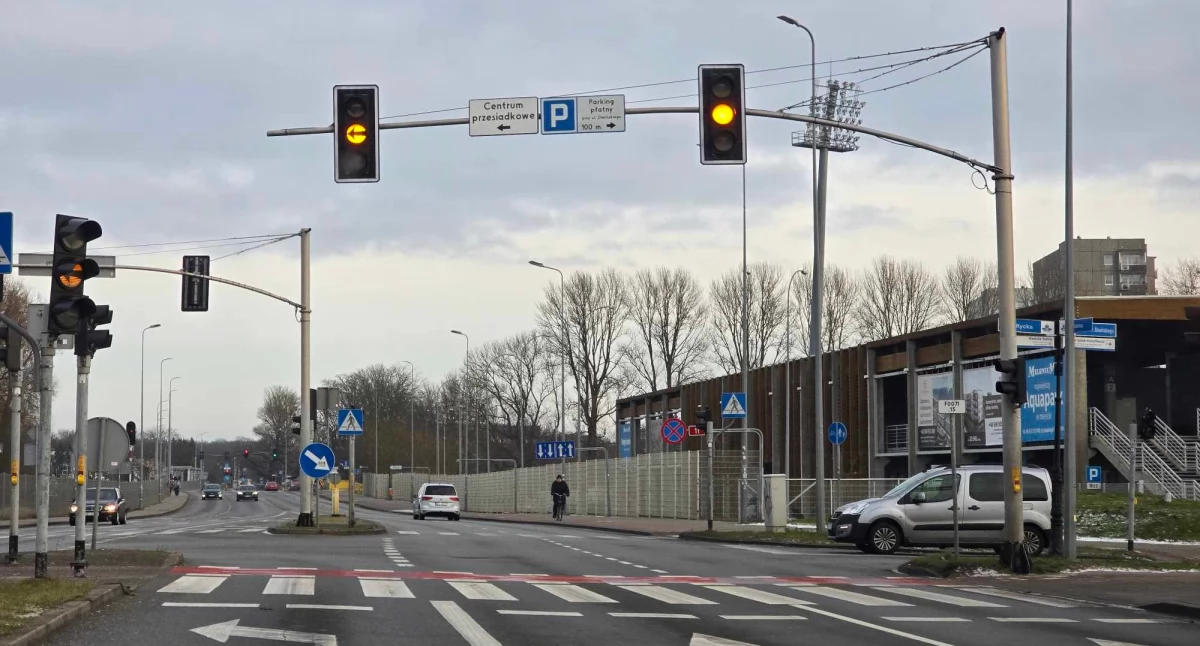Wiadomości, skrzyżowaniu trzeba zachować ostrożność Awaria sygnalizacji świetlnej - zdjęcie, fotografia