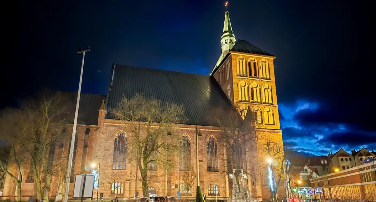 Wiadomości, Iluminacja kołobrzeskiej katedry testach kiedy finalny efekt - zdjęcie, fotografia