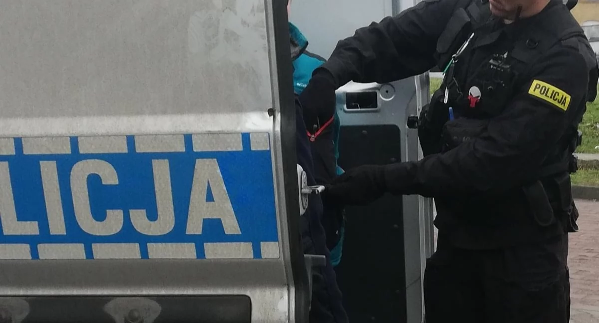 Kronika policyjna, Policja zatrzymała poszukiwanego latka Wpadł natarczywy wobec kobiety - zdjęcie, fotografia