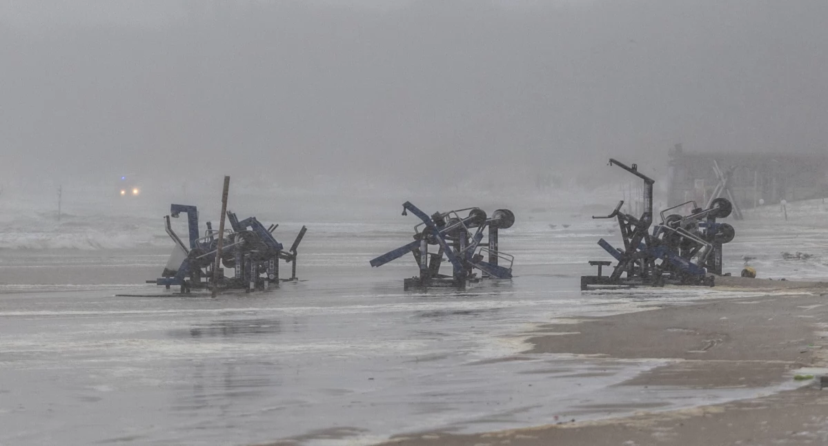 Wiadomości, Zimowy sztorm zniszczenia kołobrzeskich plażach [zdjęcia] - zdjęcie, fotografia