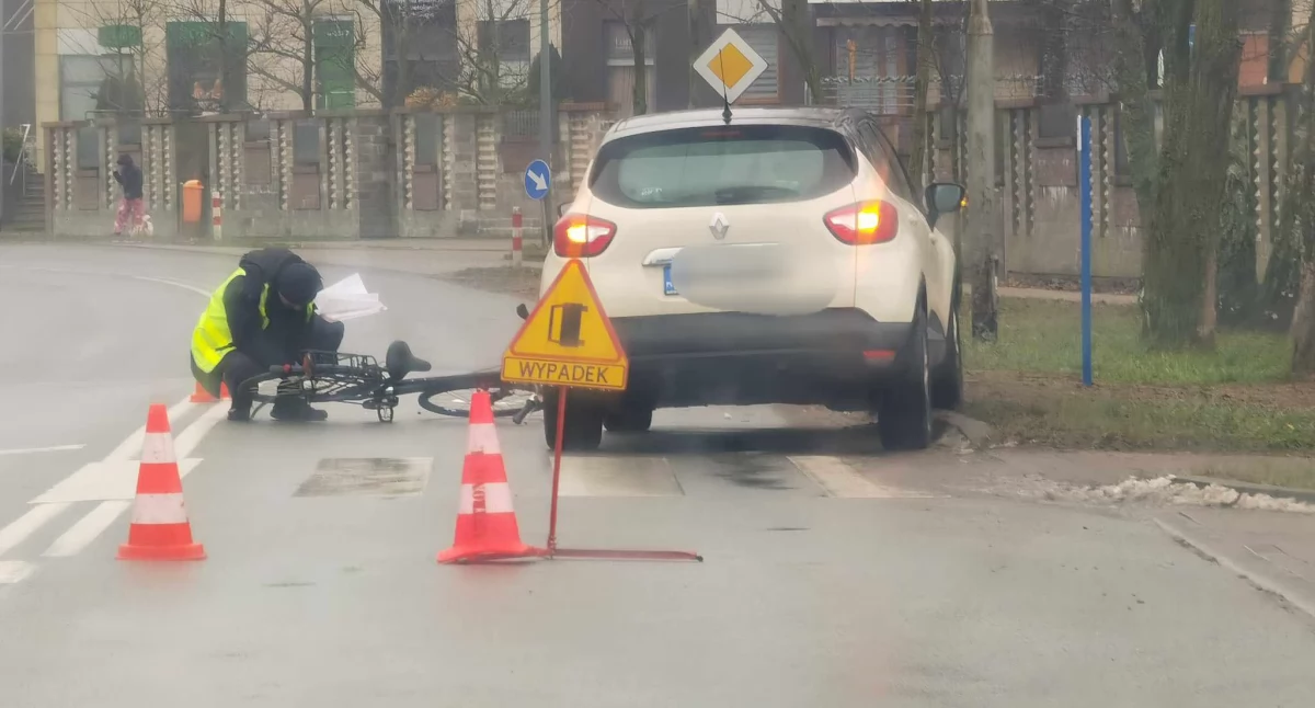 Wypadki drogowe, latka potrąciła letniego rowerzystę Utrudnienia ruchu Mazowieckiej - zdjęcie, fotografia