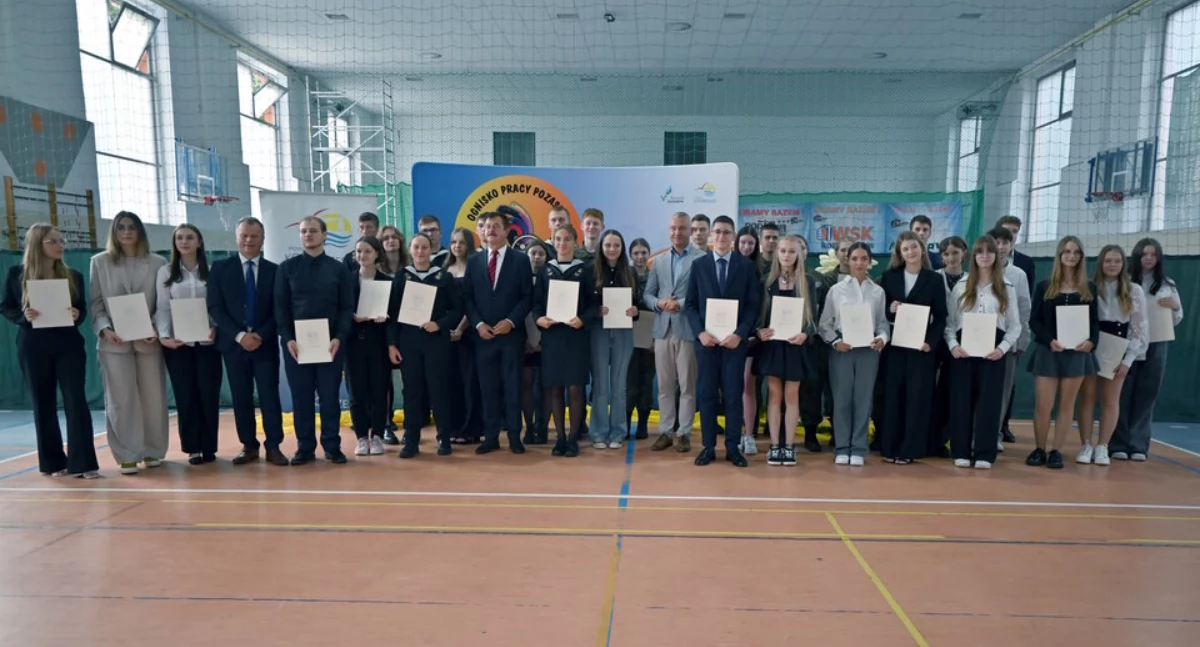 Wiadomości, Stypendia sportowe artystyczne naukowe Szansa młodych zdolnych utalentowanych uczniów - zdjęcie, fotografia
