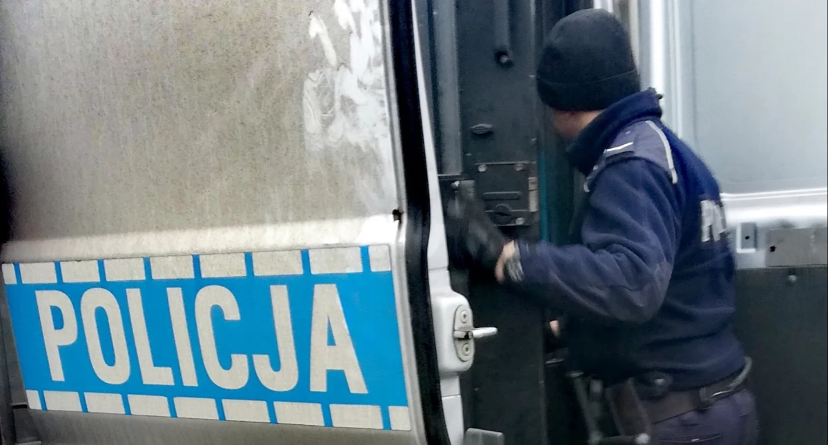 Kronika policyjna, Trening strzelecki osiedlu Kołobrzegu policja zatrzymała nastolatków - zdjęcie, fotografia