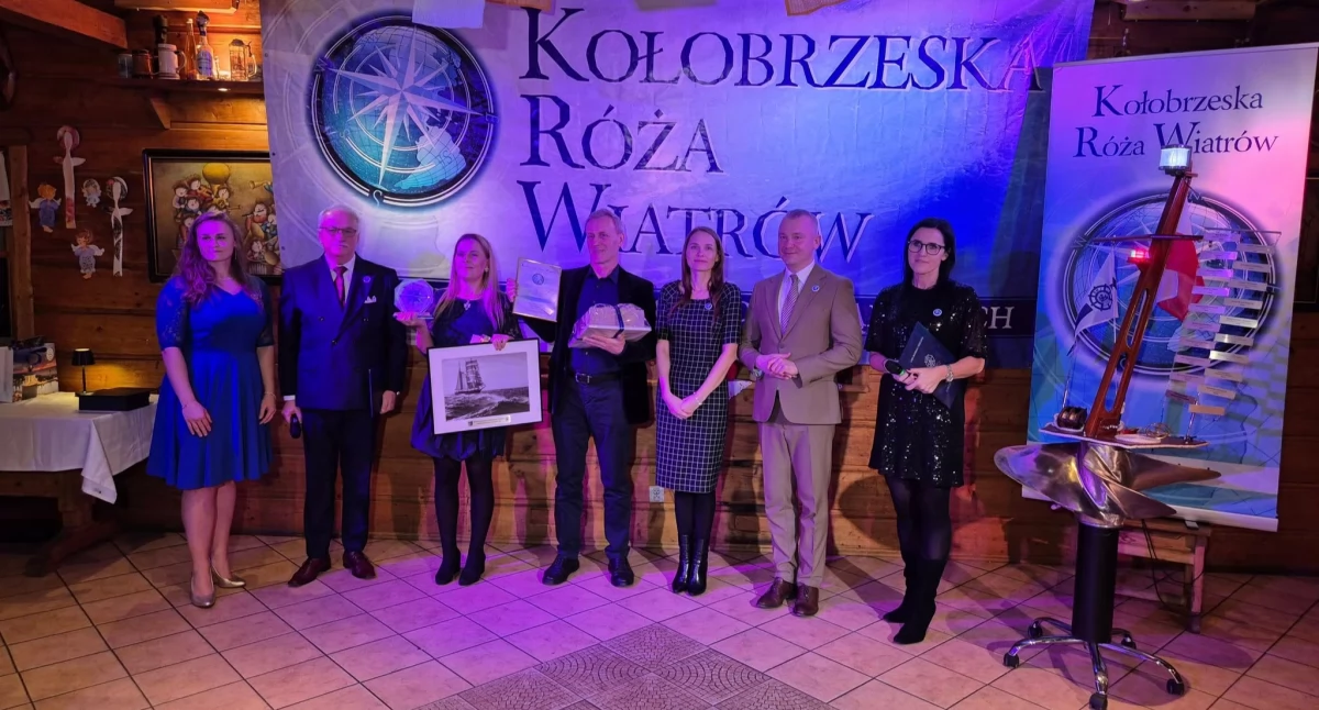Wiadomości, Róża Wiatrów Stowarzyszenia Kołobrzeskich Poetów - zdjęcie, fotografia