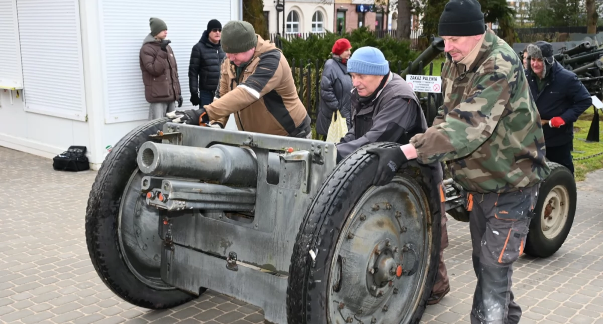 Historia, Zabytkowa armata powróciła Muzeum Oręża Polskiego - zdjęcie, fotografia