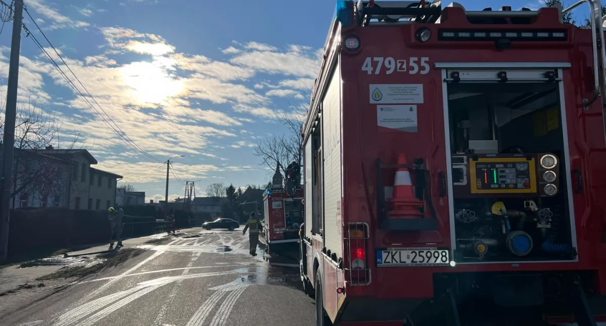 Straż Pożarna, Pożar budynku Korzystnie Ogień strawił część poddasza - zdjęcie, fotografia