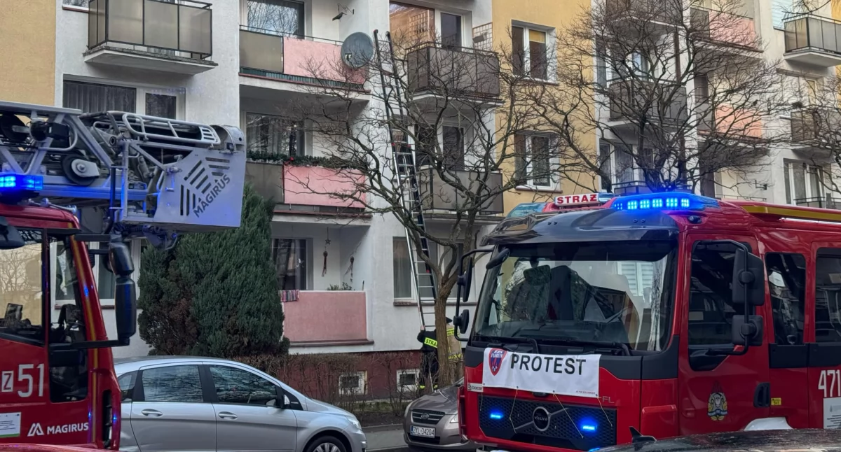 Straż Pożarna, Strażacy weszli mieszkania środku znaleźli ciało mężczyzny - zdjęcie, fotografia