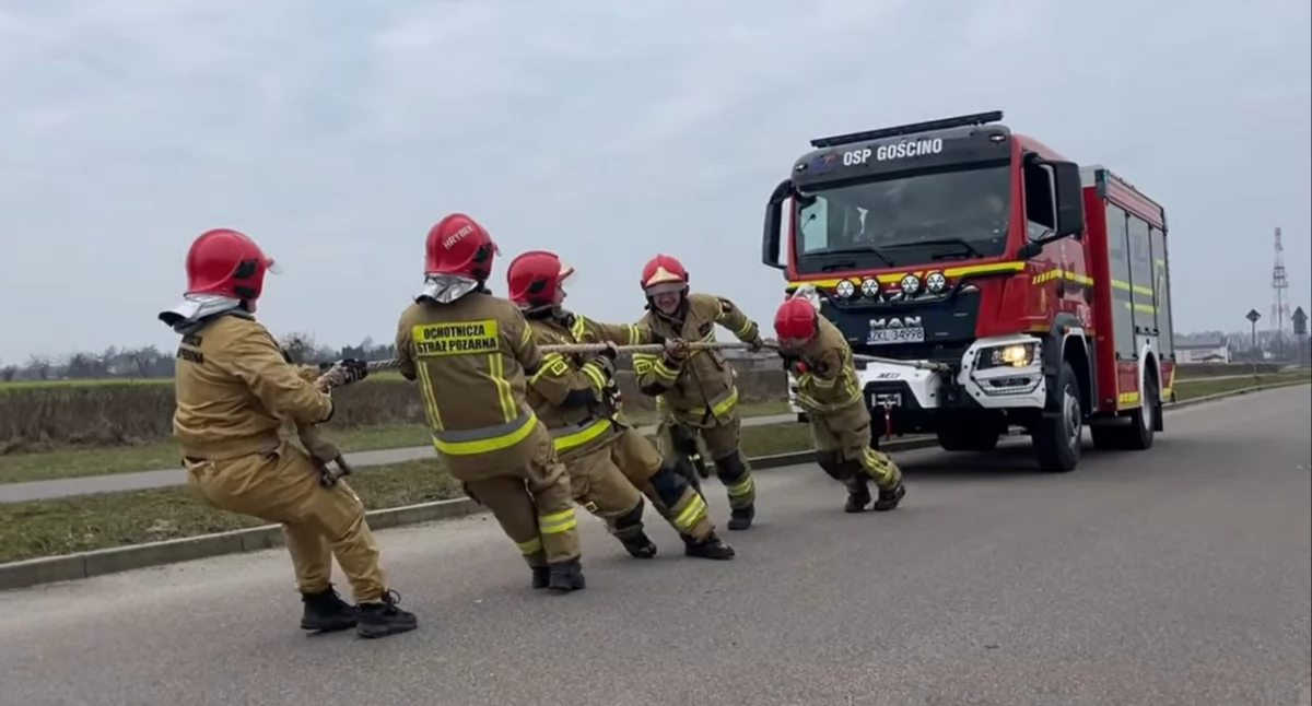 Wiadomości, Przeciągają swoje strażackie Wszystko Kazika wideo - zdjęcie, fotografia