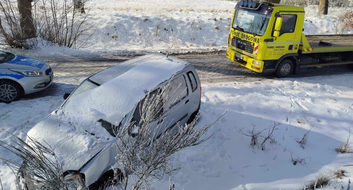 Wiadomości, Ktoś porzucił uszkodzone kierowcy śladu - zdjęcie, fotografia