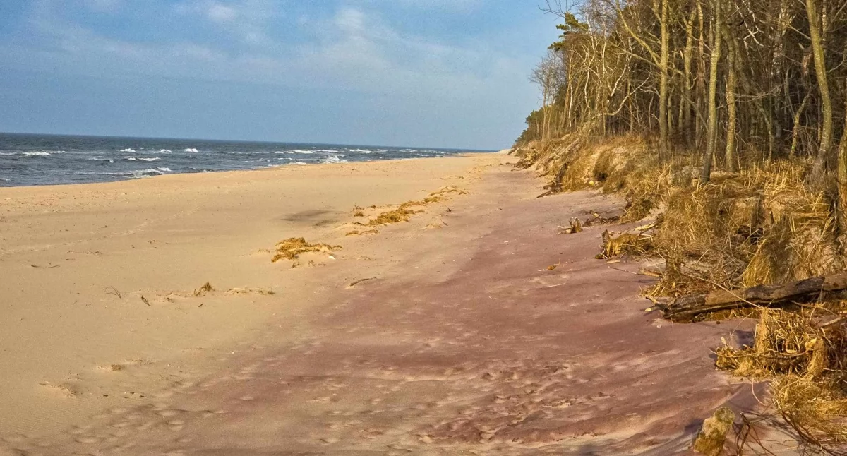 Wiadomości, Ustroniu Morskim piasek plaży zmienił kolor - zdjęcie, fotografia