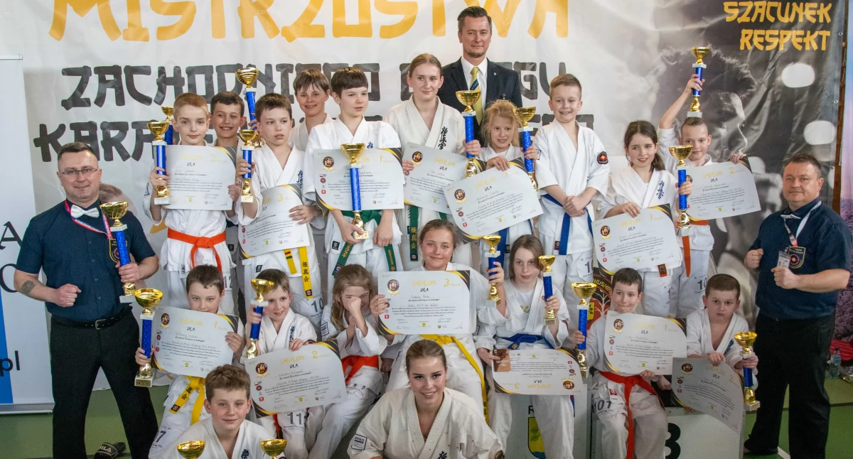 Sporty Walki, medali karateków Dobry start Mistrzostwach Makroregionu Turnieju Pomorze - zdjęcie, fotografia